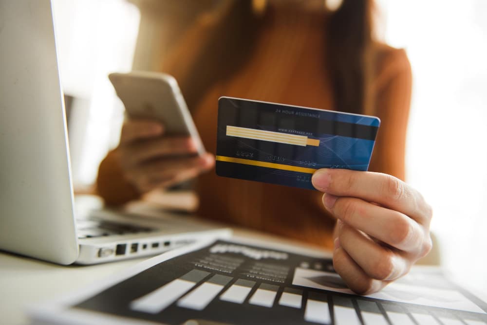 Best time to book flights while setting a realistic travel budget