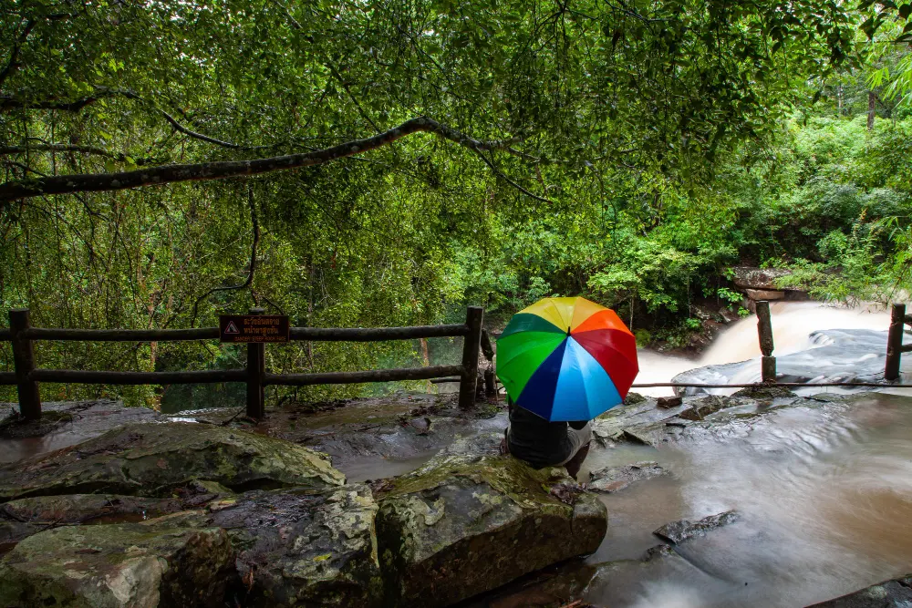 how to plan a budget trip by traveling in low season to save money on flights and hotels