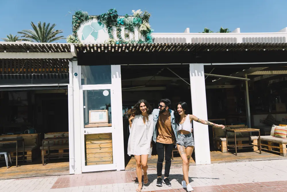 how to plan a car road trip planning stops and rest breaks during long drive