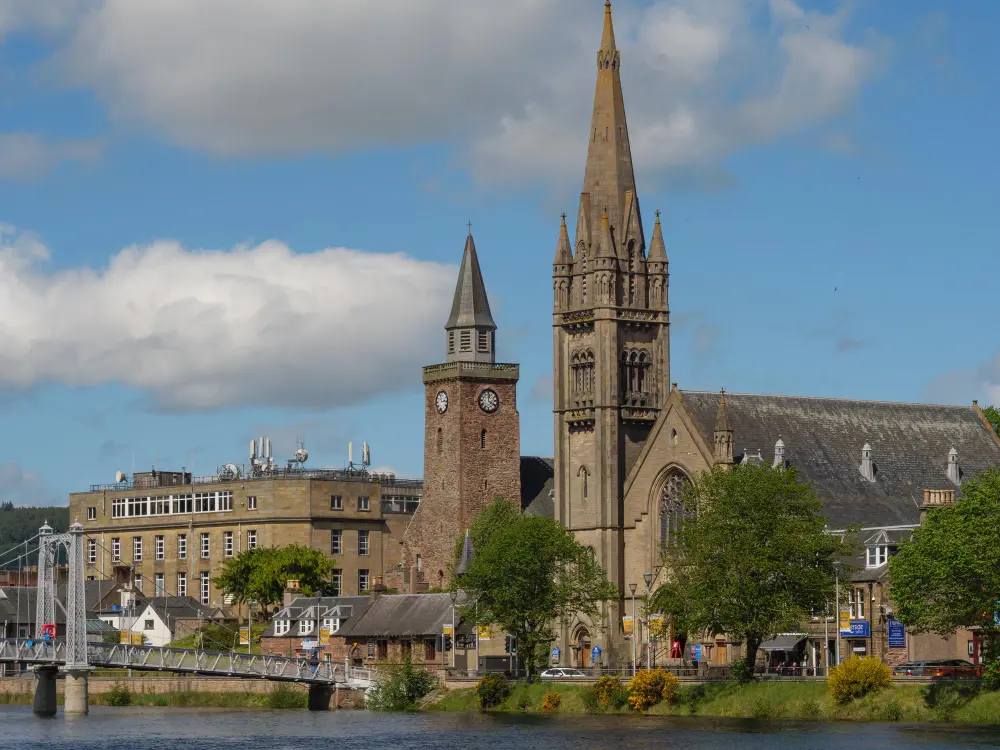 Map of Ireland with travel route markers showing a suggested itinerary for a one-week trip to Ireland